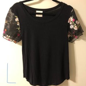 Super cute black shirt